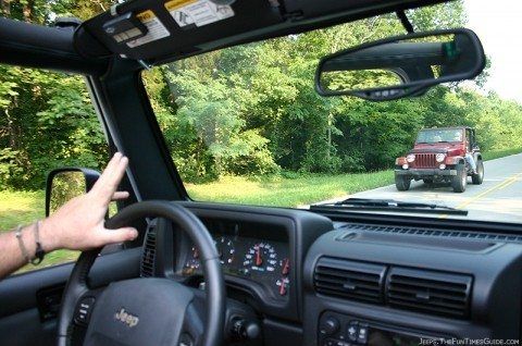 jeepers-doing-the-jeep-wave-480x318.jpg.3acea7427e4e2c72c10614637dfdad8d.jpg